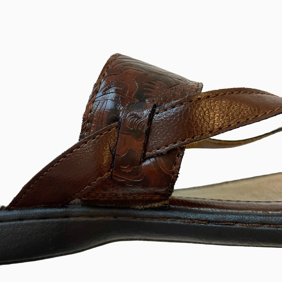 Woman's BOC Reagan Low Heel Thong Sandal Brown Leather with Black Sole Size 8 - Picture 9 of 13